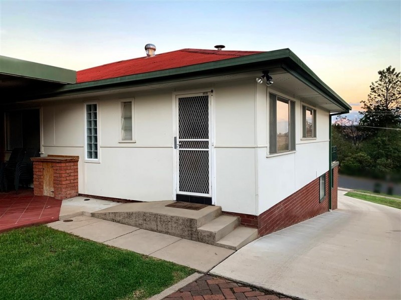 34 Clarke Street, Tumut NSW 2720