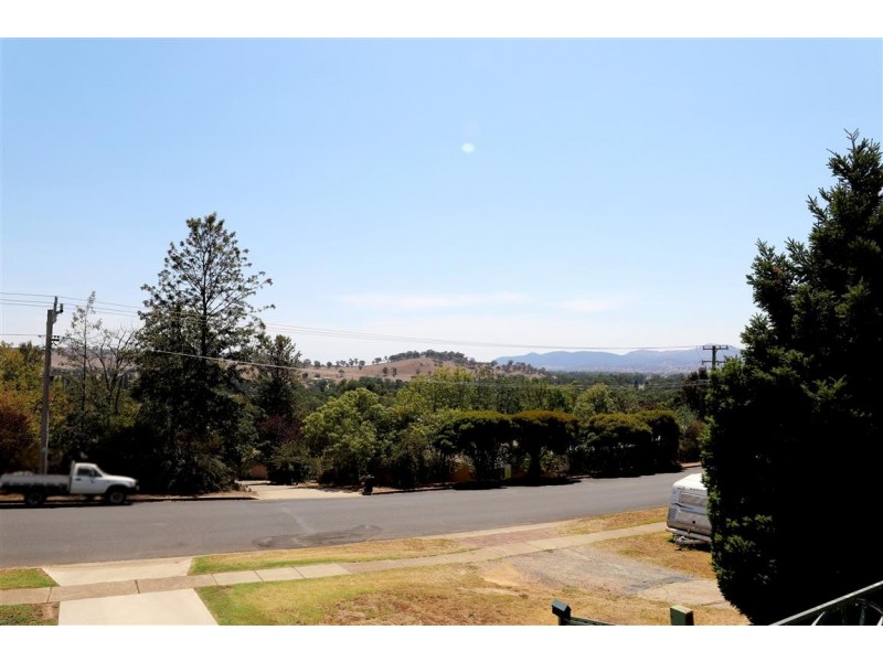 34 Clarke Street, Tumut NSW 2720