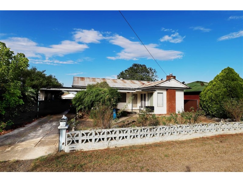 136 Simpson Street, Tumut NSW 2720