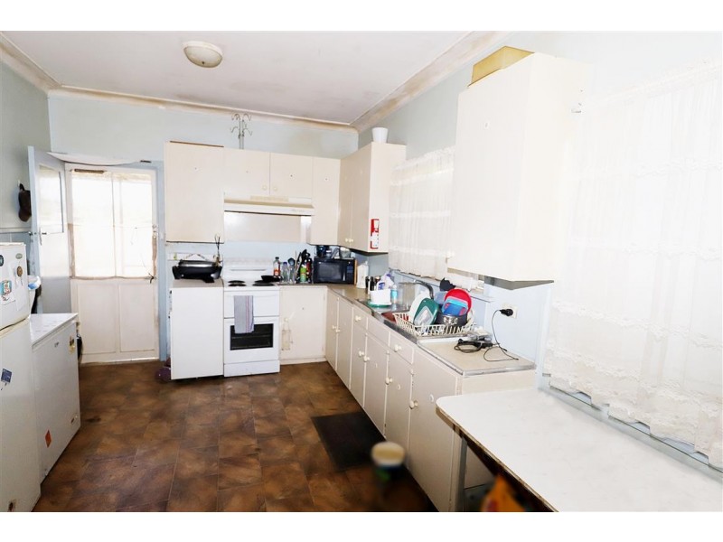 136 Simpson Street, Tumut NSW 2720