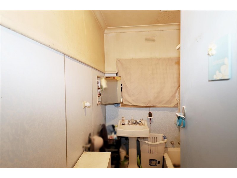 136 Simpson Street, Tumut NSW 2720