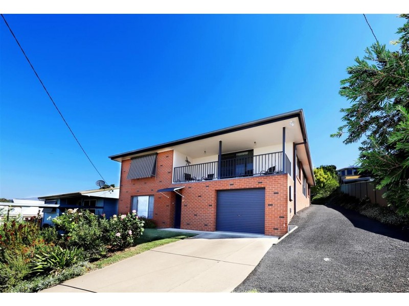 33 Simpson Street, Tumut NSW 2720