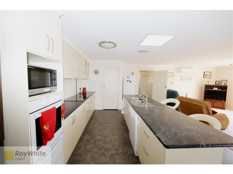 33 Simpson Street, Tumut NSW 2720