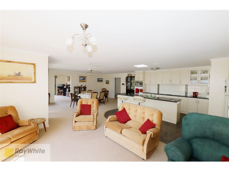 33 Simpson Street, Tumut NSW 2720