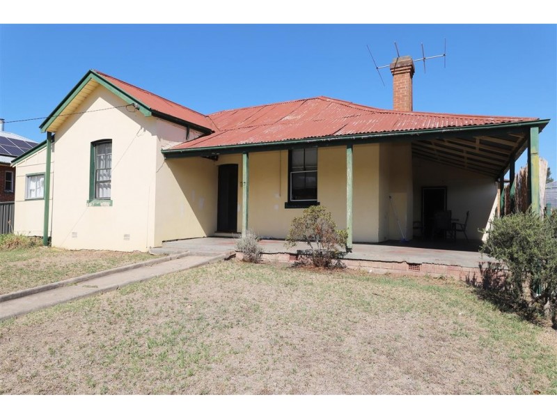 7 Capper Street, Tumut NSW 2720