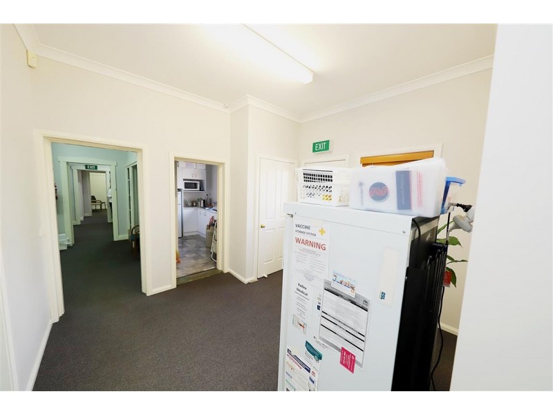 32 Merivale Street, Tumut NSW 2720