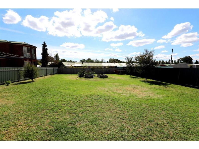 23 Merivale Street, Tumut NSW 2720