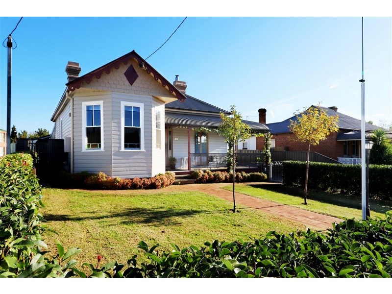 23 Merivale Street, Tumut NSW 2720