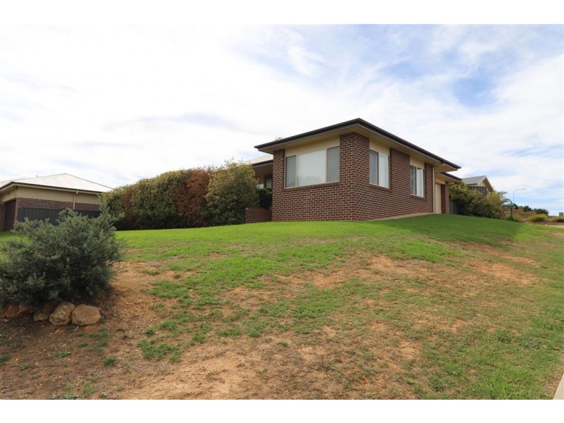 1/1 Lockeridge Drive, Tumut NSW 2720