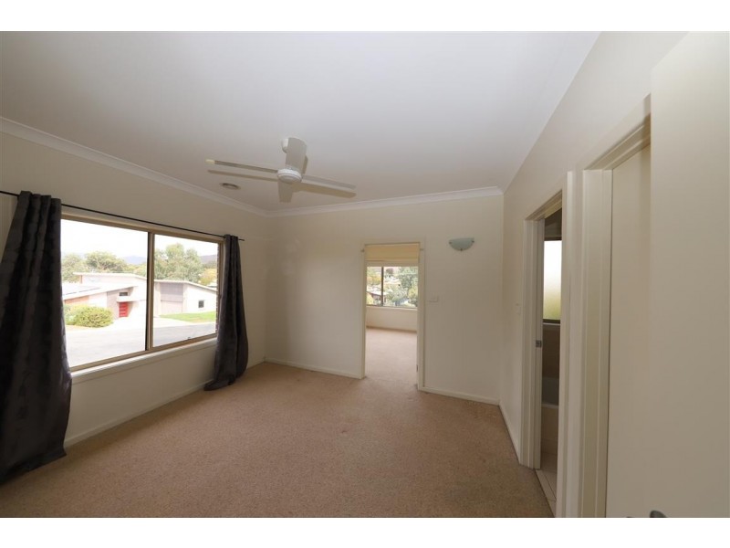 1/1 Lockeridge Drive, Tumut NSW 2720