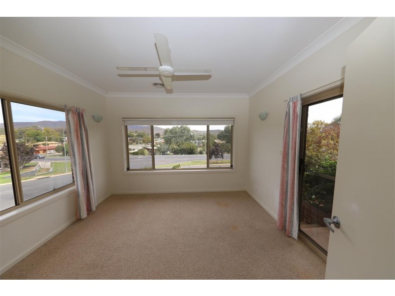 1/1 Lockeridge Drive, Tumut NSW 2720