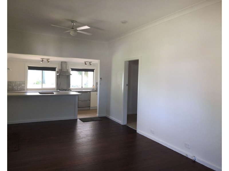 185 Capper Street, Tumut NSW 2720