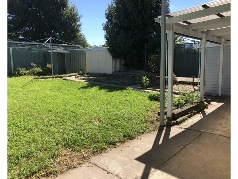 185 Capper Street, Tumut NSW 2720