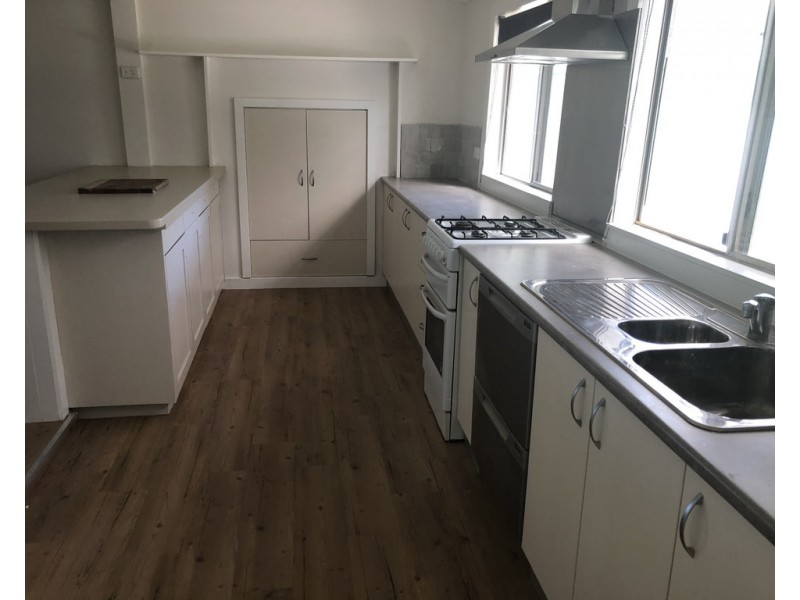 185 Capper Street, Tumut NSW 2720