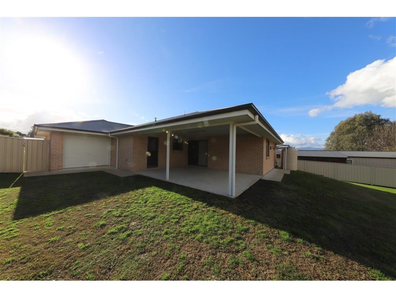 6 King Place, Tumut NSW 2720