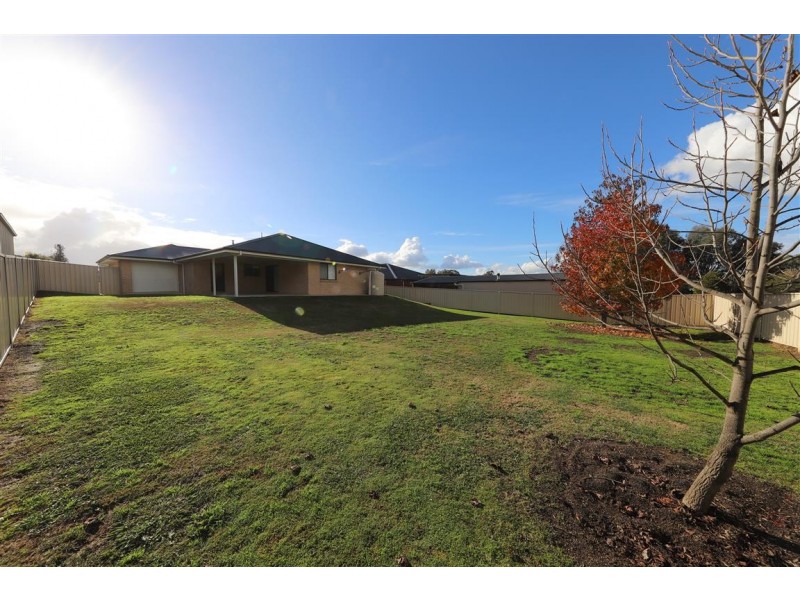 6 King Place, Tumut NSW 2720