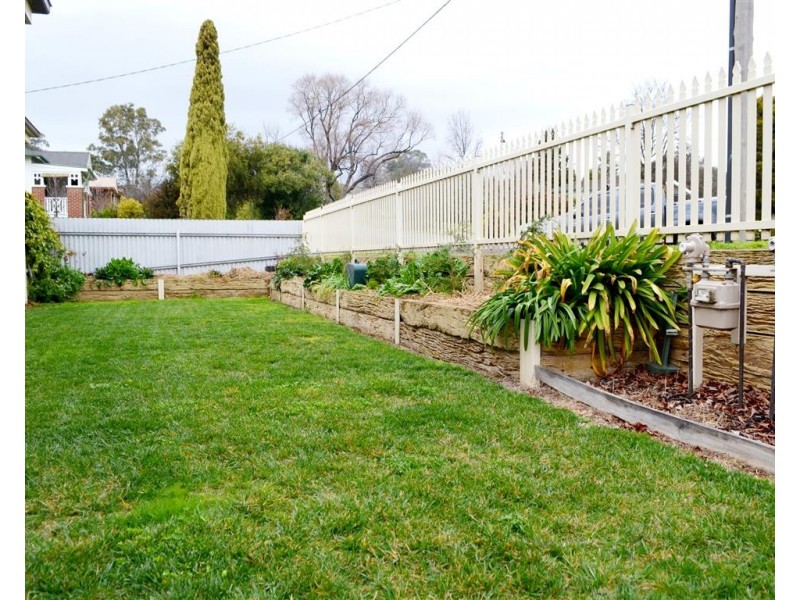 1/52 Simpson Street, Tumut NSW 2720