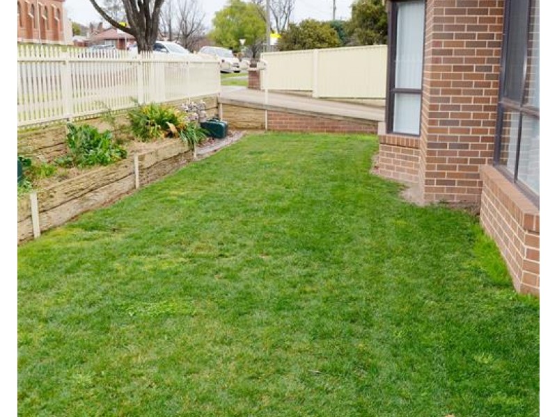 1/52 Simpson Street, Tumut NSW 2720