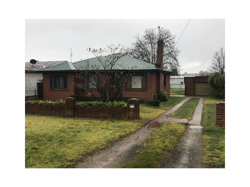 138 Simpson Street, Tumut NSW 2720