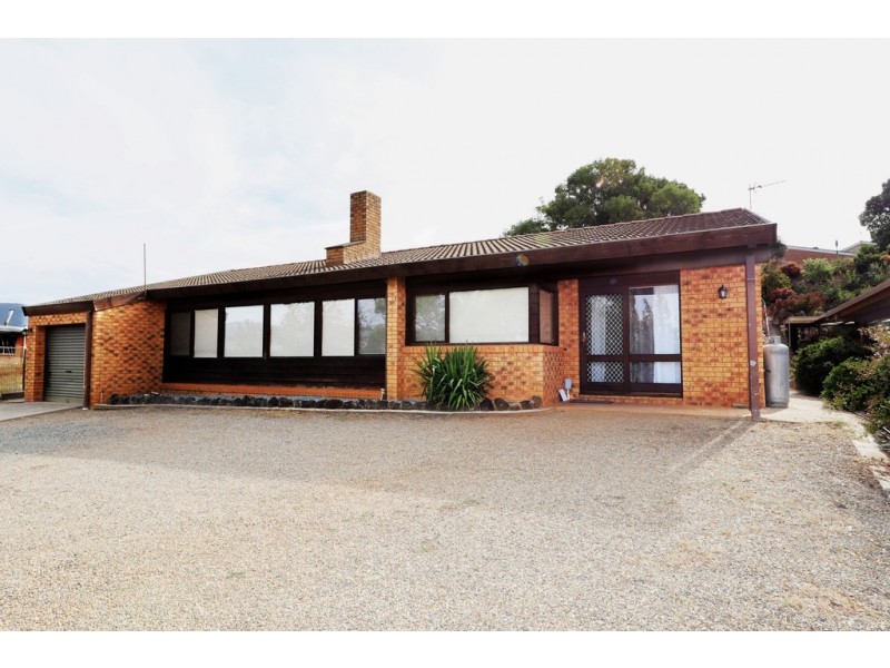 13 Bundara Crescent, Tumut NSW 2720
