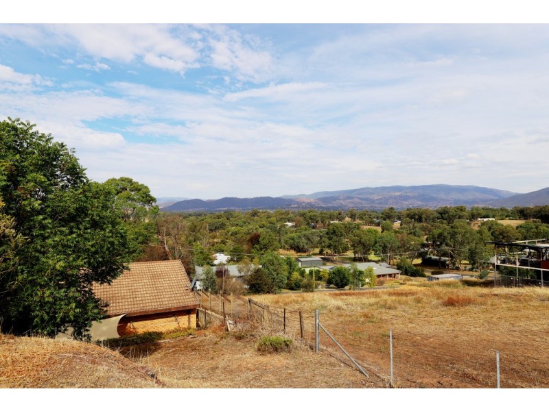 13 Bundara Crescent, Tumut NSW 2720