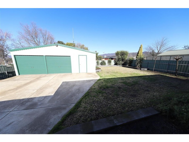 6 Carramar Crescent, Tumut NSW 2720