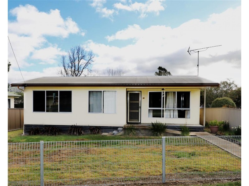 87 Clarke Street, Tumut NSW 2720