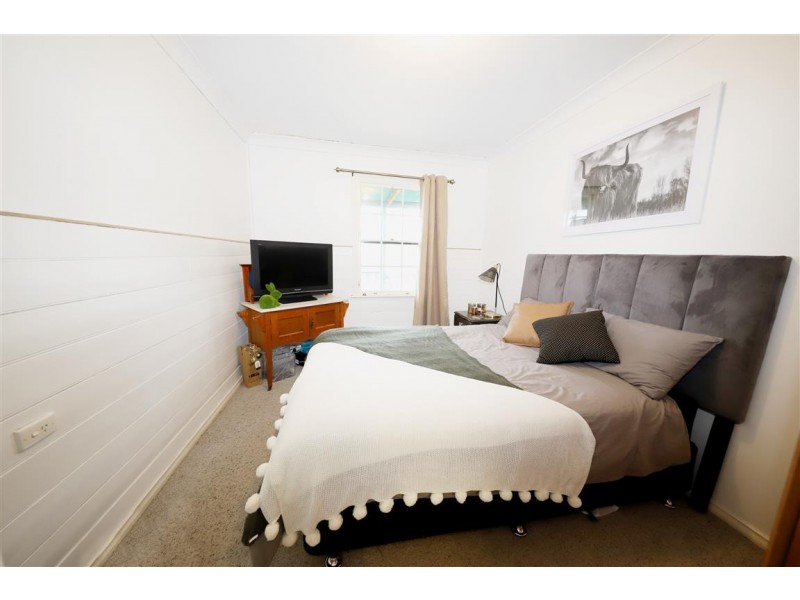 17 Gilmore Street, Adelong NSW 2729