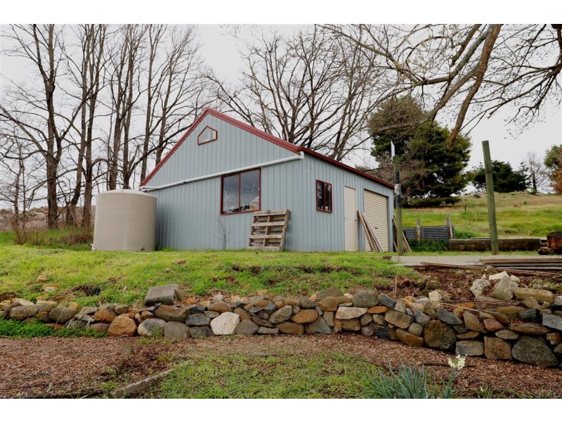 17 Gilmore Street, Adelong NSW 2729