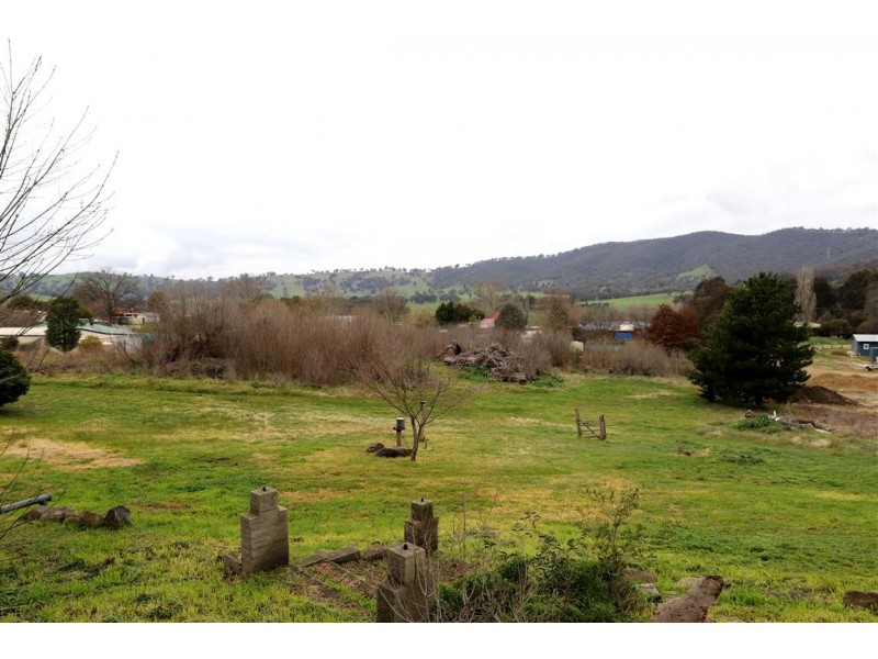 17 Gilmore Street, Adelong NSW 2729