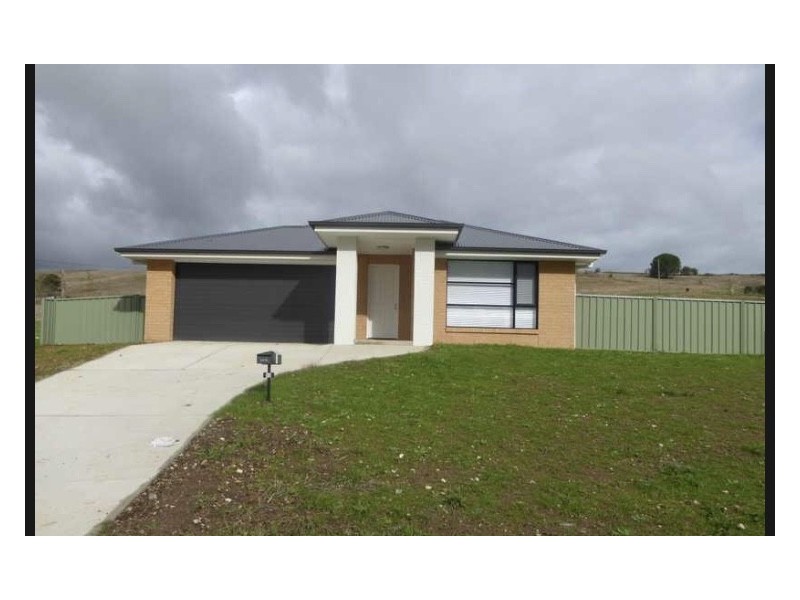 33 Lawson Drive, Gundagai NSW 2722