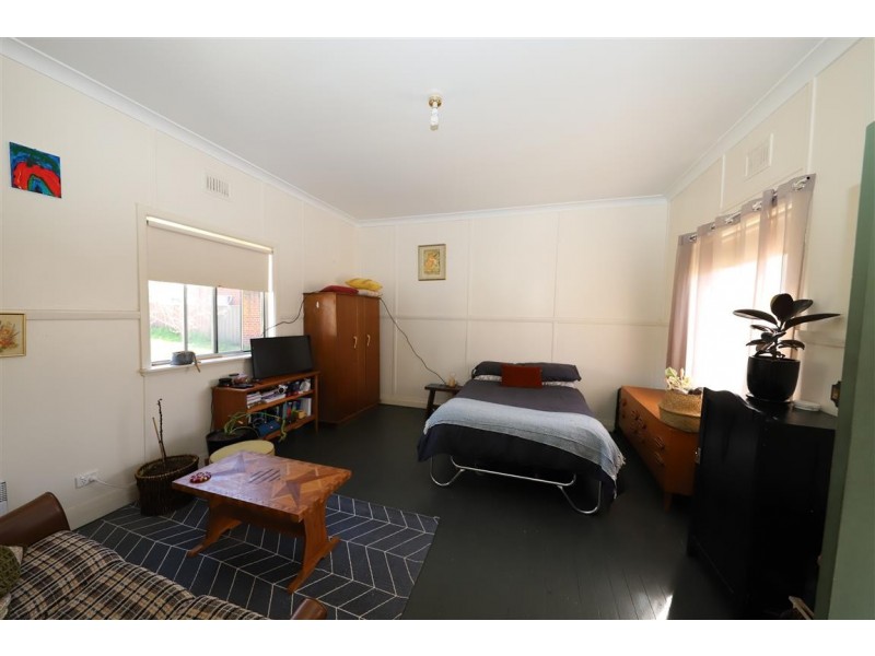 69 Capper Street, Tumut NSW 2720