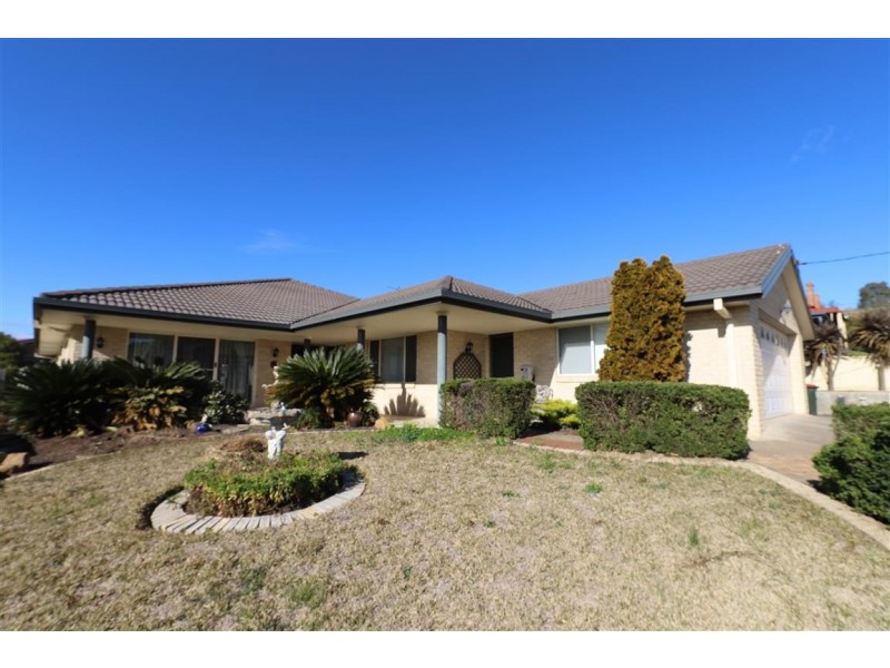 72 Merivale Street, Tumut NSW 2720