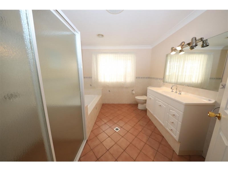 72 Merivale Street, Tumut NSW 2720