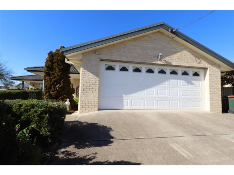 72 Merivale Street, Tumut NSW 2720