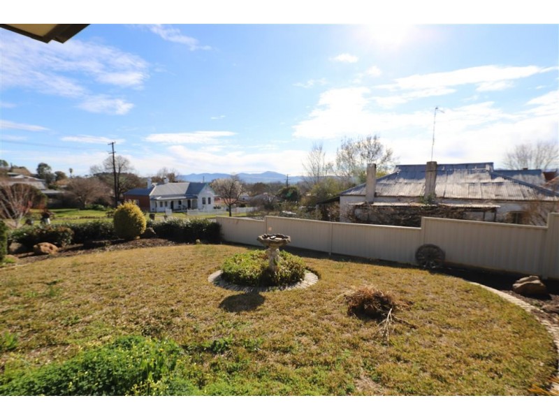 72 Merivale Street, Tumut NSW 2720