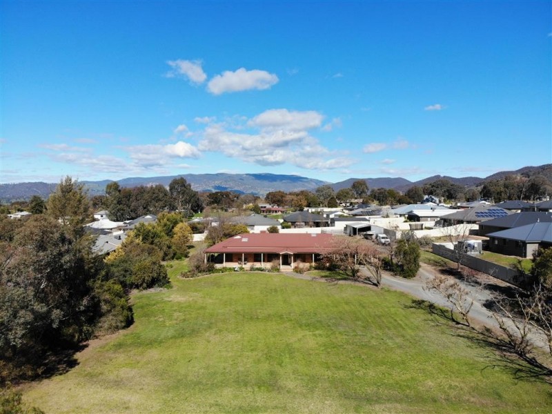 60 Currawong Road, Tumut NSW 2720