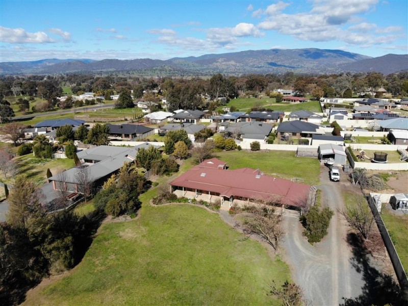 60 Currawong Road, Tumut NSW 2720