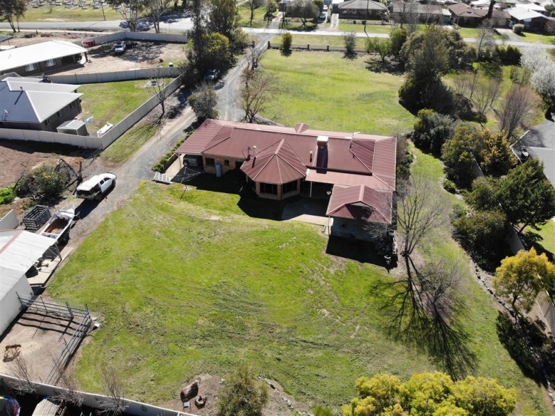 60 Currawong Road, Tumut NSW 2720