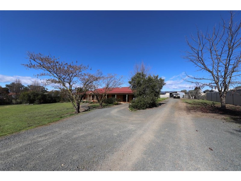 60 Currawong Road, Tumut NSW 2720