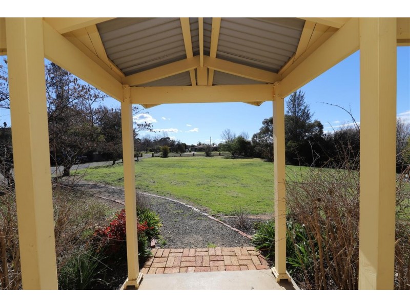 60 Currawong Road, Tumut NSW 2720