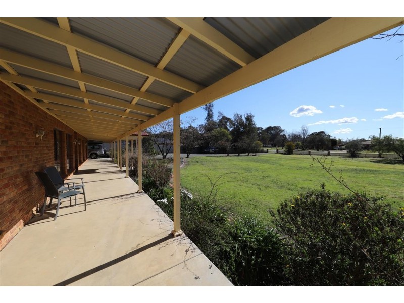60 Currawong Road, Tumut NSW 2720
