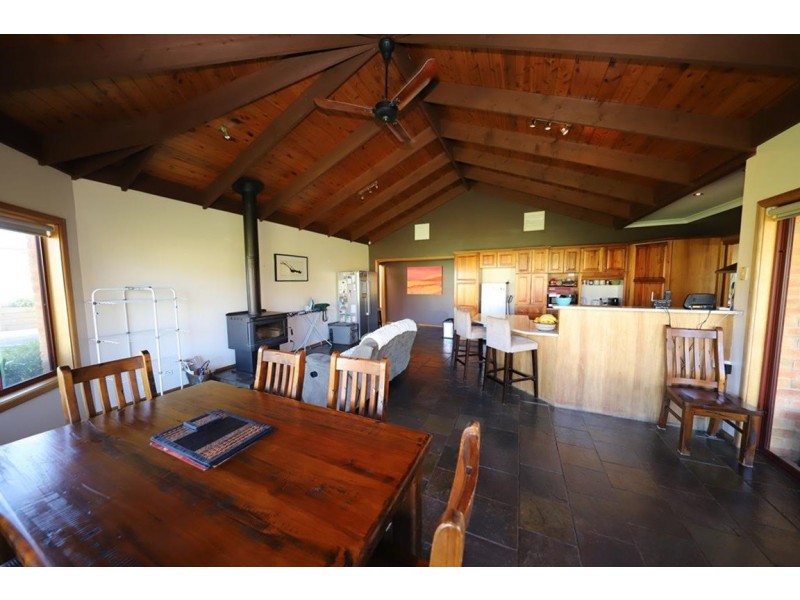 60 Currawong Road, Tumut NSW 2720