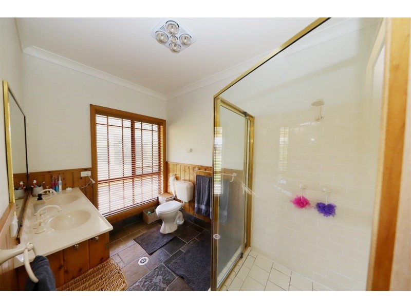60 Currawong Road, Tumut NSW 2720
