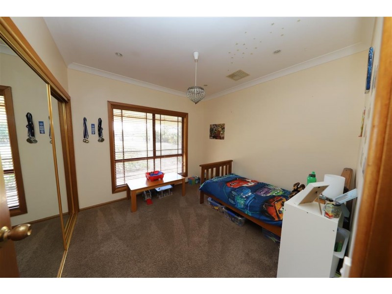 60 Currawong Road, Tumut NSW 2720