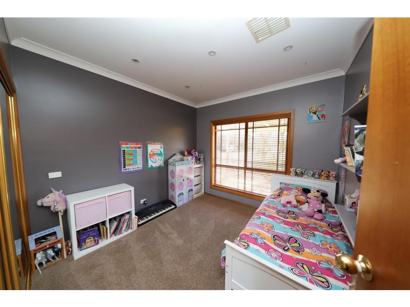 60 Currawong Road, Tumut NSW 2720