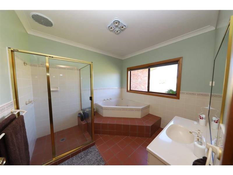 60 Currawong Road, Tumut NSW 2720