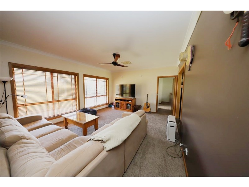 60 Currawong Road, Tumut NSW 2720