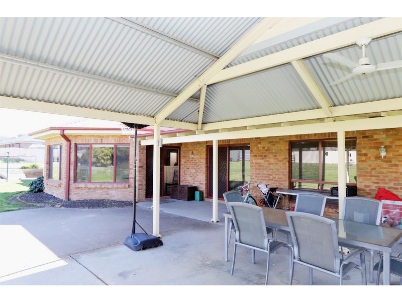 60 Currawong Road, Tumut NSW 2720