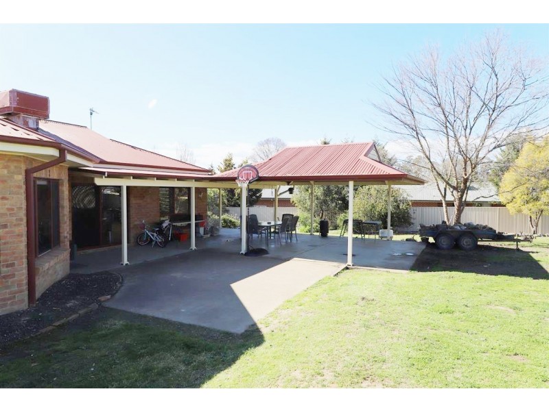 60 Currawong Road, Tumut NSW 2720
